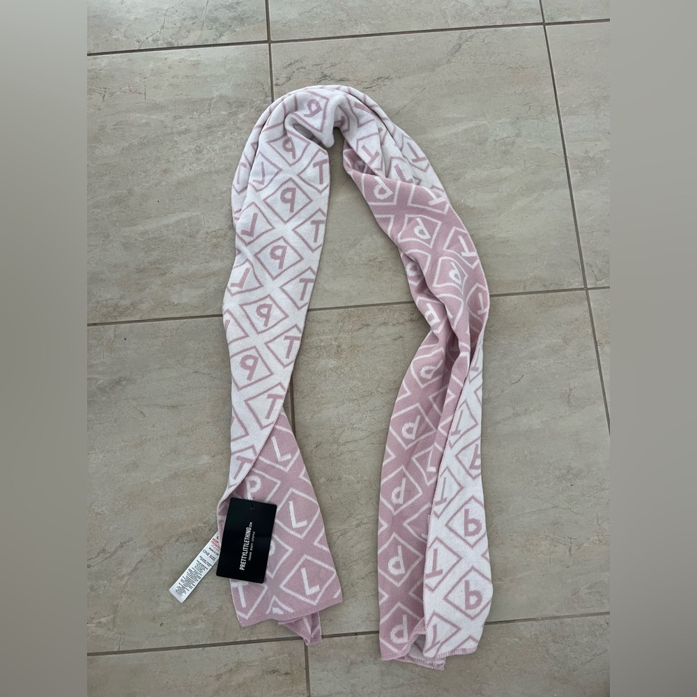 NWT Pretty Little Things Women's Scarf Pink and White 100% Acrylic